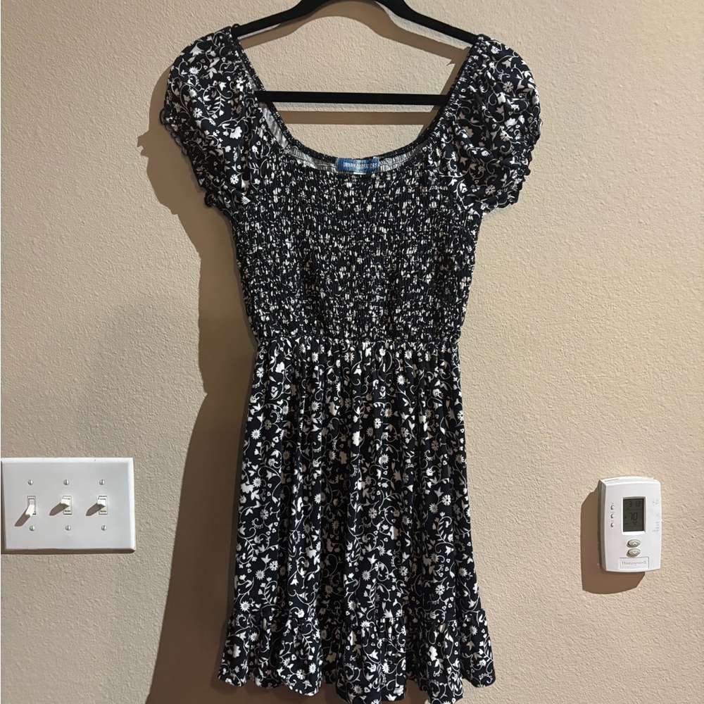UO Tessie Floral Smocked Mini Dress Medium - Picture 9 of 9